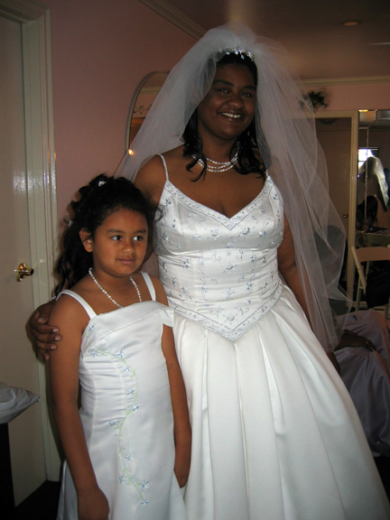 Mari and her mom prepare for the wedding!