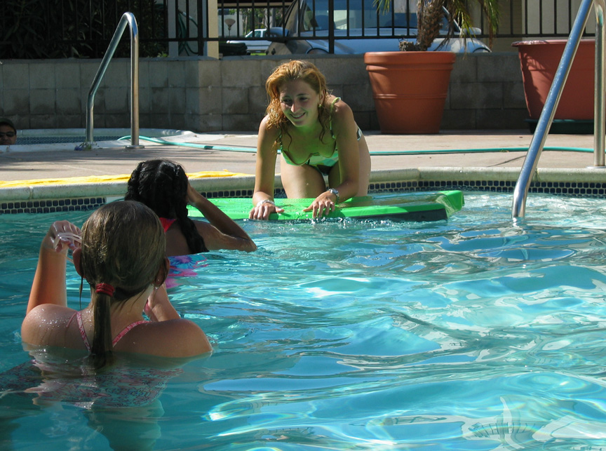 Mari plays with her friends in the pool!