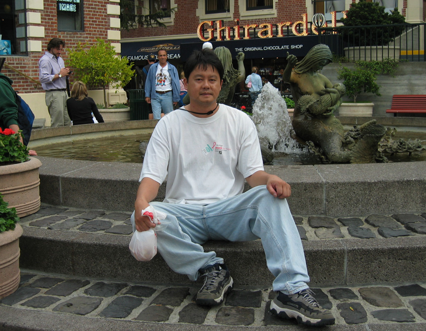 Daddy rests at Ghiradelli Square!