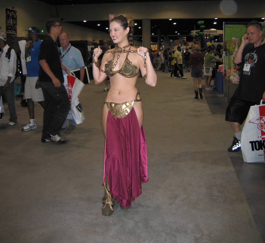 Princess Leia visits Comic Con!