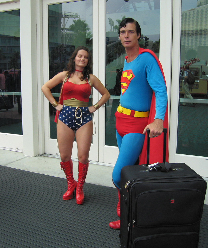 Wonder Woman and Superman visit Comic Con!